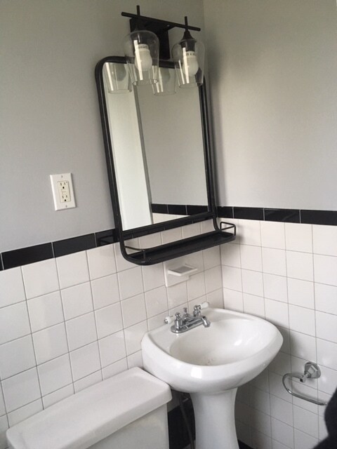 Building Photo - 842 Argonne Ave NE