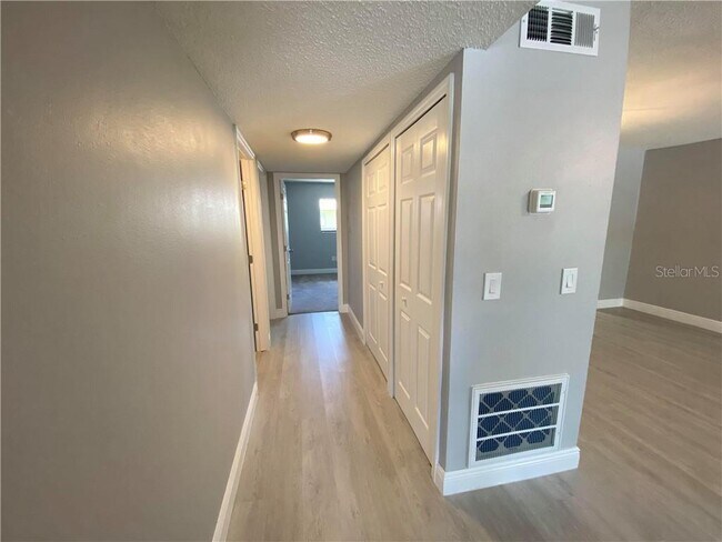 Building Photo - 725 Northlake Blvd
