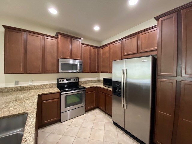 Foto del edificio - 7347 Azalea Cove Cir