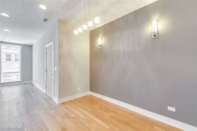 Building Photo - 1008 N Larrabee St