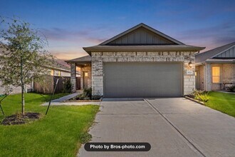 Building Photo - 29215 Farmhouse Ests Dr
