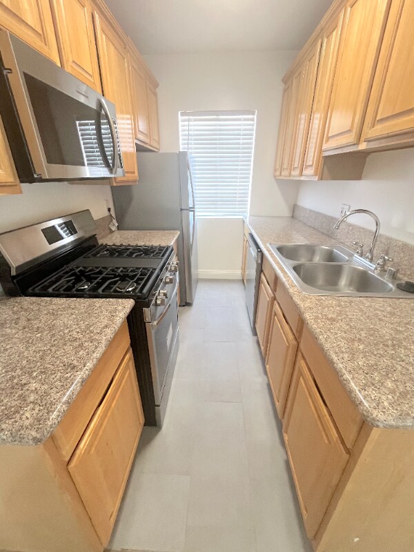 Foto del edificio - 10753 Palms Blvd