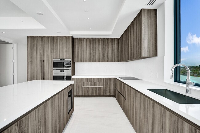 Foto del edificio - 305 Briny Ave