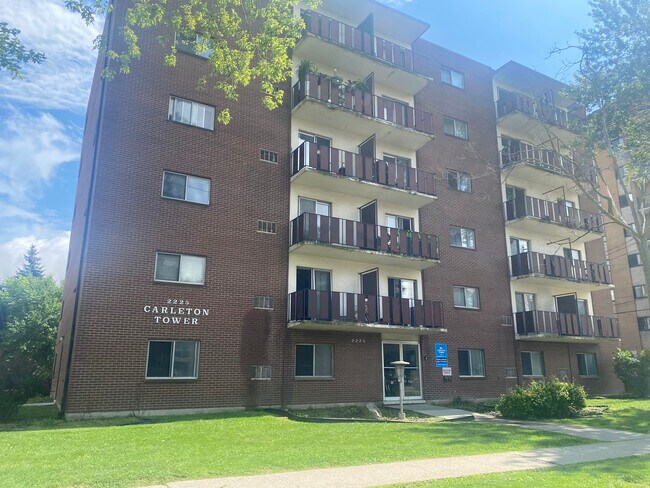 Photo du bâtiment - Carleton Tower