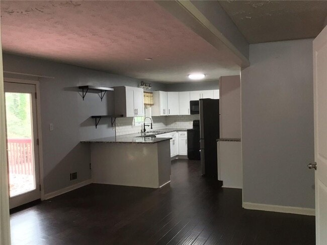 Foto del edificio - 5826 Simone Dr