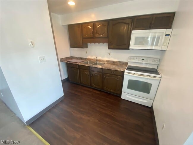 Building Photo - 101 Wildwood Dr