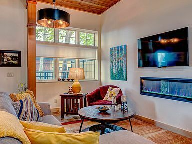 Building Photo - 1300 Burton St