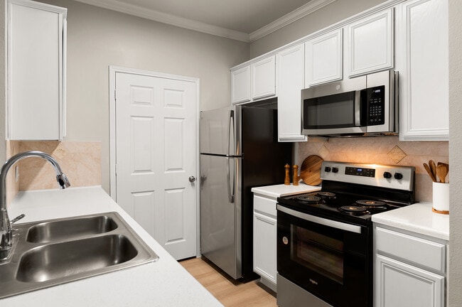 Building Photo - Townhomes of Coyote Ridge