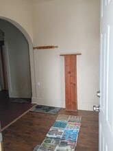 Building Photo - 613 S Ankeny Ave