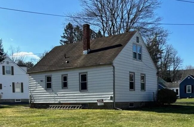 Foto del edificio - 32 Dewitt Dr