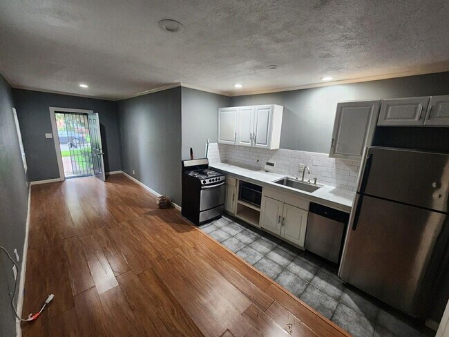 Building Photo - 2808 Truxillo St
