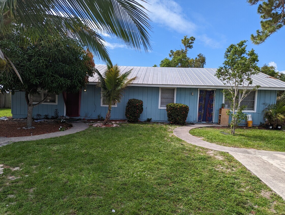 3458 SE Iris St Unit 3458, Stuart, FL 34997 Apartments at 3458 SE