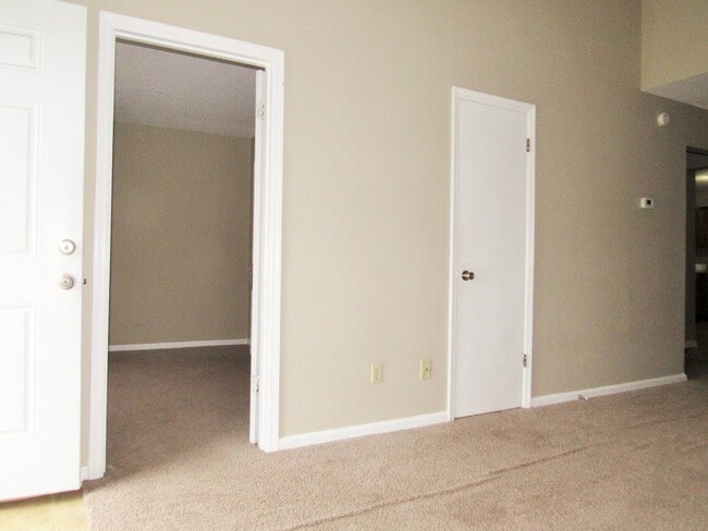 Building Photo - 341 Beverly St