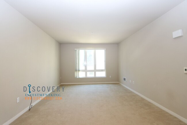 Foto del edificio - Large Downtown Oakland Two Bedroom Condomi...