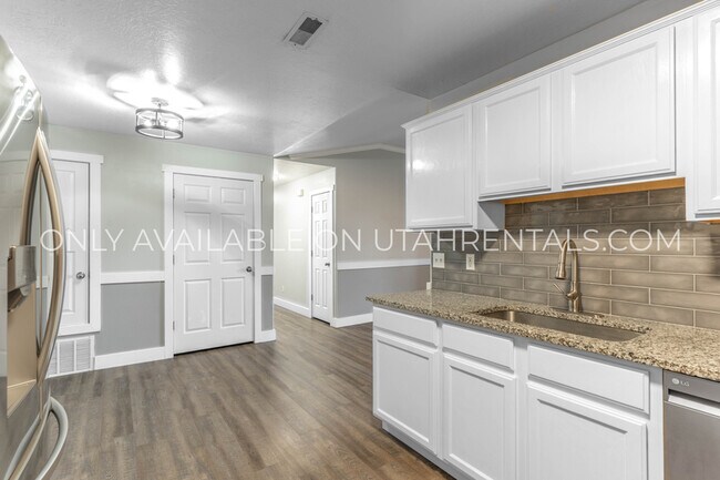 Building Photo - 8096 N Ridge Loop E