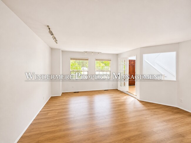 Foto del edificio - 10773 Jetty Pl NW