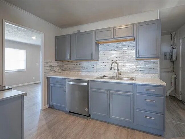 Building Photo - Updated 3 Bedroom Ranch