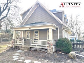Building Photo - 1411 NE Englewood Rd