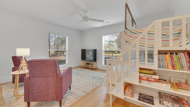 Building Photo - 176 Old Cedar Loop