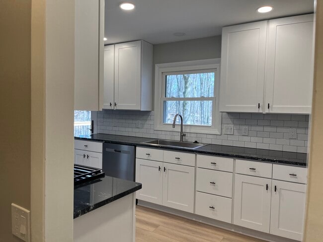 Foto del edificio - 7527 Hessler Dr NE