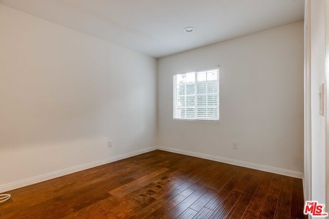 Building Photo - 4848 Oakwood Ave