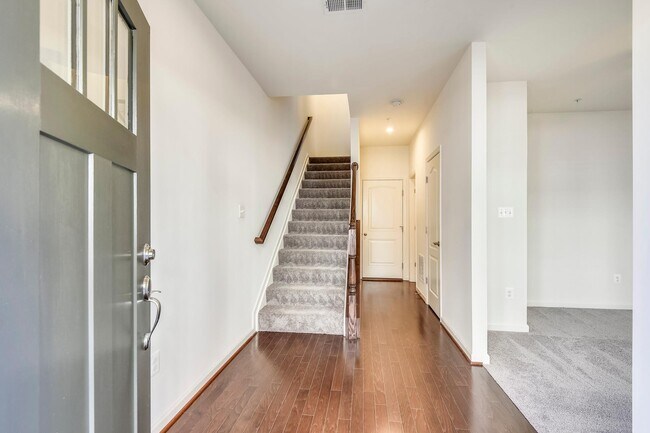 Foto del edificio - 3212 Laurel Hill Rd