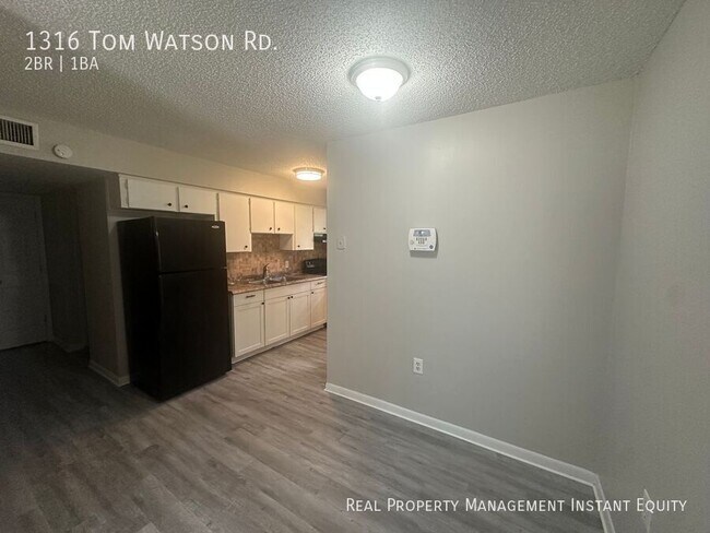 Foto del edificio - 1316 Tom Watson Rd