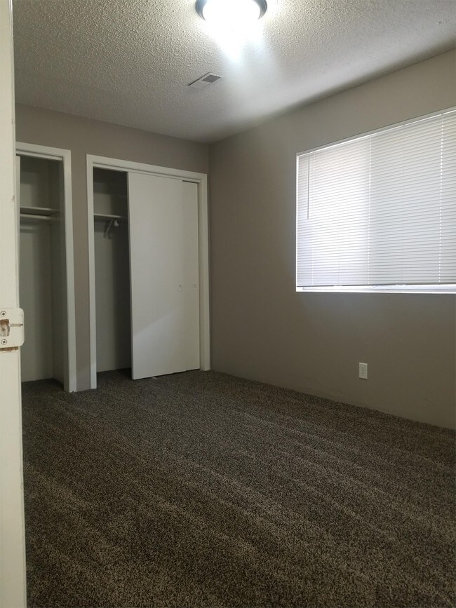 Foto del edificio - 1119 E St