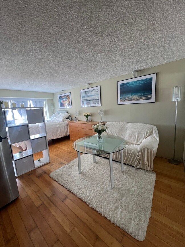 Foto del edificio - Furnished Studio at Regency Tower * Parking * AC