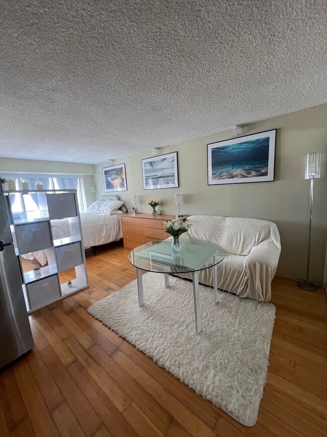 Building Photo - Furnished Studio at Regency Tower * Parking * AC