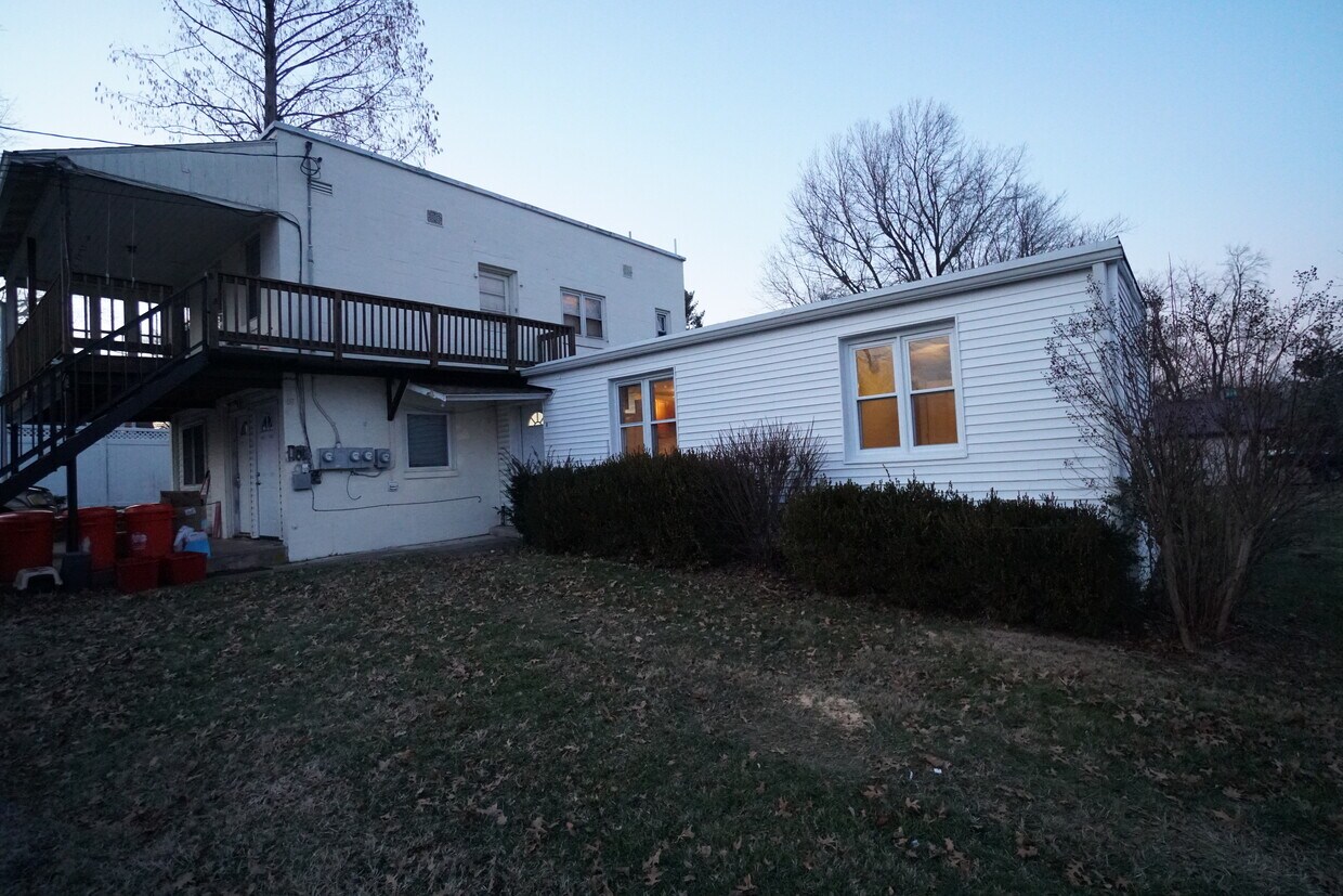 Primary Photo - 215 W Summit St