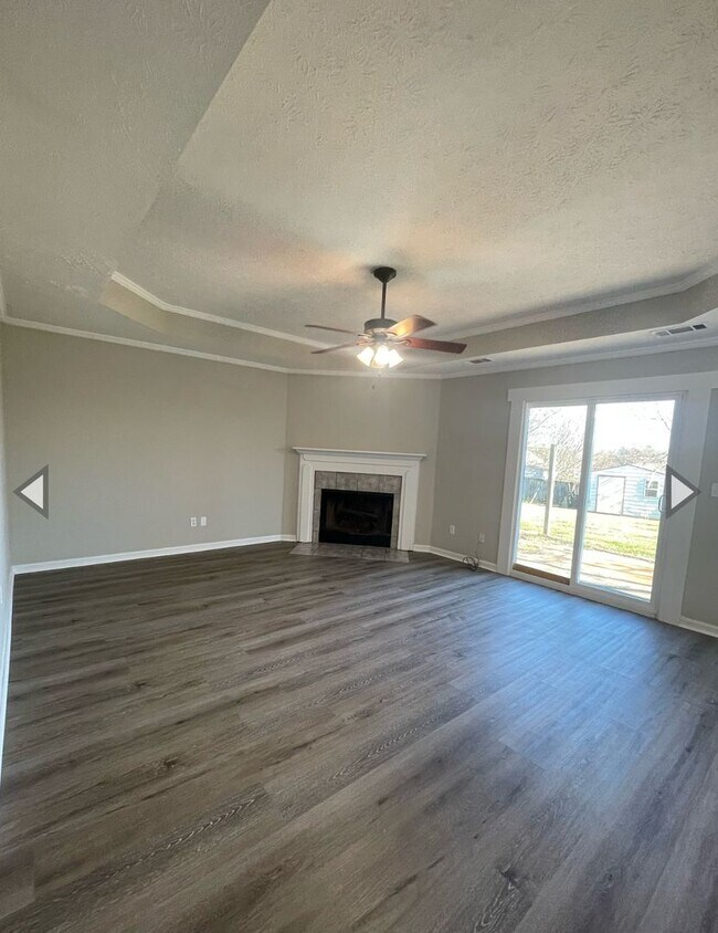Foto del edificio - Spring Hollow Drive in Deatsville in Quiet...