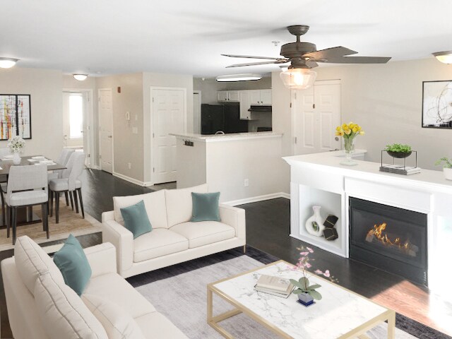 Bright open floor plan - Living area, dining area & kitchen - 3653 Warp St