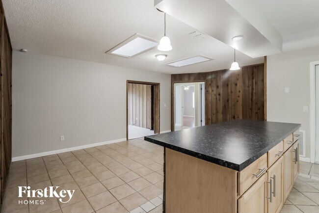 Building Photo - 1851 Aster Dr