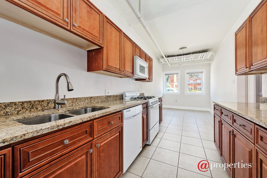 Foto principal - 5454 N Campbell Ave