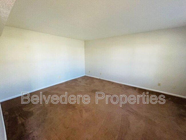 Foto del edificio - 900 Stockwood Ct