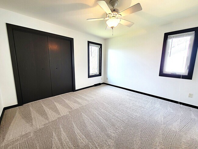 Dormitorio 1 del nivel superior - 8 Corona Ct