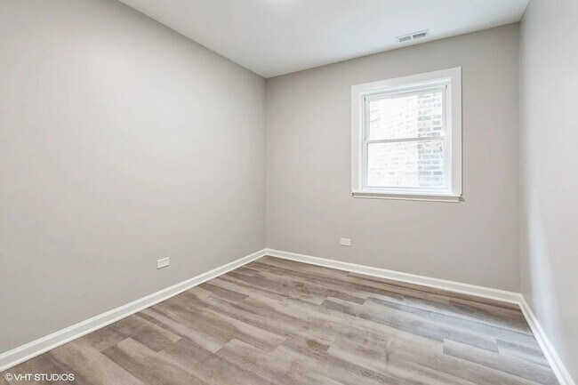 Foto del edificio - 3341 W Fulton Blvd