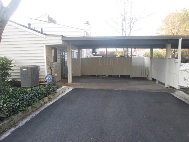 Building Photo - 636 Serramonte Dr