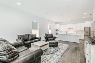 Building Photo - 307 Parker St