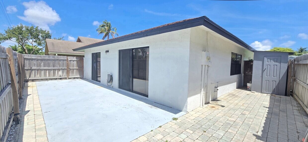 Foto del edificio - 1379 Summit Run Cir