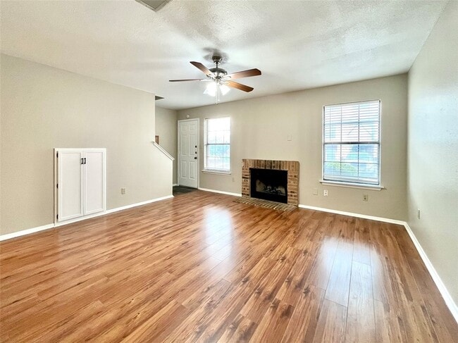 Building Photo - 1231 Dallas Dr