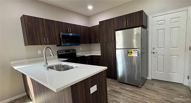 Foto del edificio - 4301 Walnut Ave