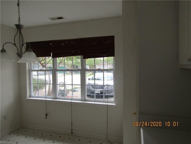 Building Photo - 148 Horse Run Dr