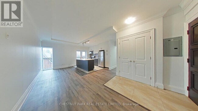 Photo du bâtiment - 3443-3443 Bathurst St