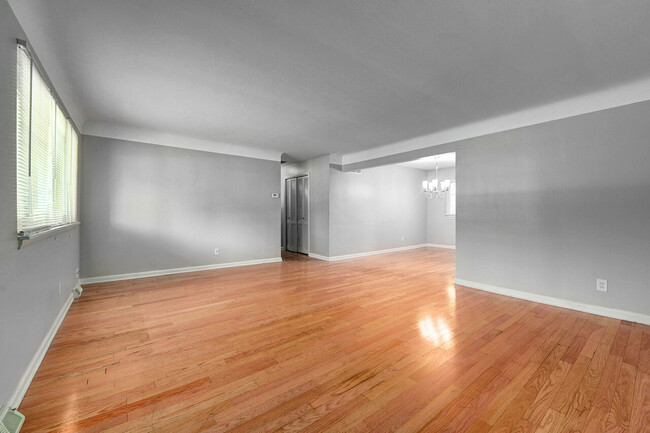 Building Photo - Karl 509