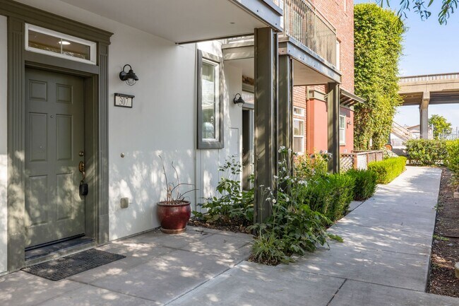 Foto del edificio - Modern Townhouse