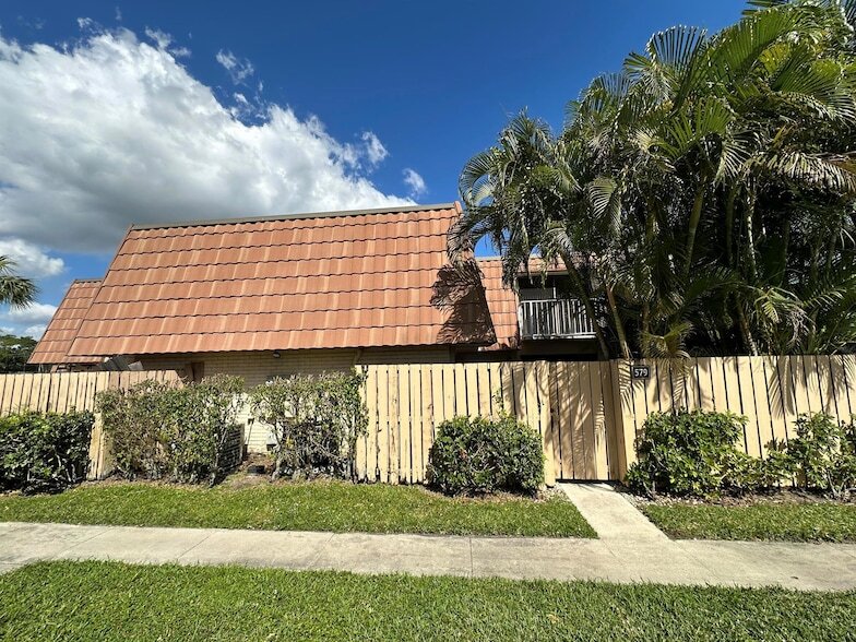Foto principal - 579 Green Springs Pl