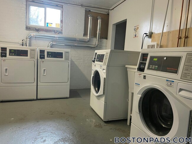 Building Photo - 14 Centre St