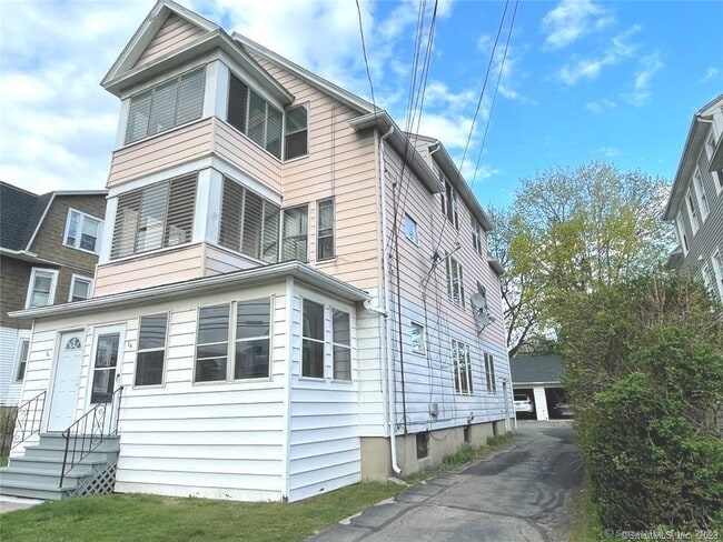 Building Photo - 36 Oakwood Ave